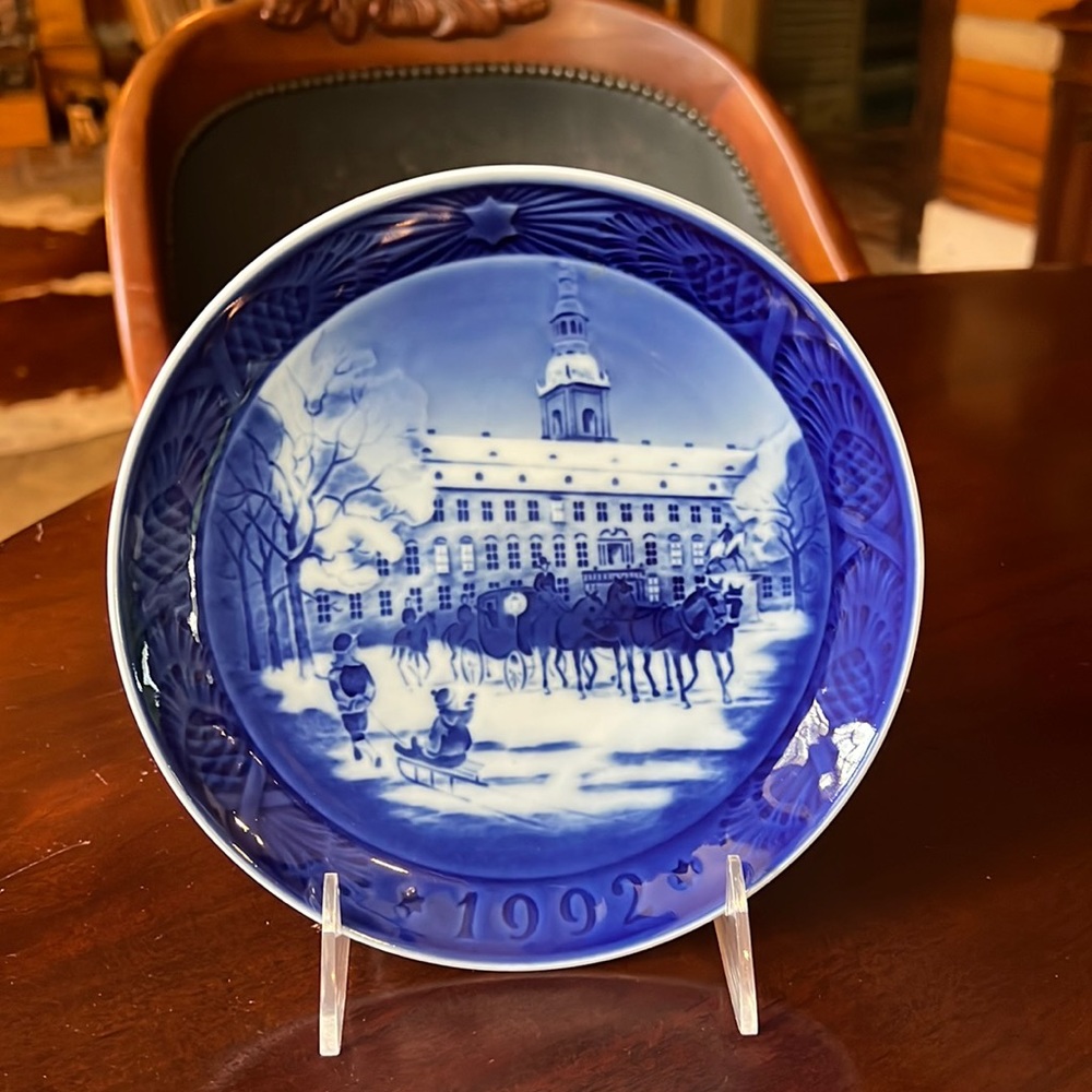 Royal Copenhagen Blue & White Annual Christmas Plate - 1992